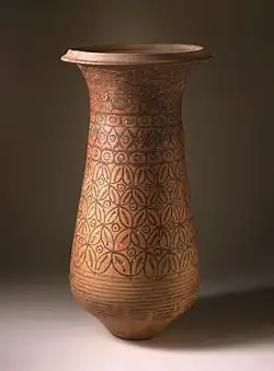Vase peint. Terre cuite, peinture noire, 49.53 x 25.4 cm. Harappa, vers 2600-2450 av. J.-C. LACMA.