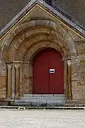 L'église Saint Martin, portail roman XIIe&nbsp;siècle.
