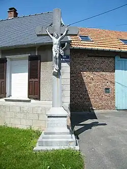 Calvaire remplaçant une chapelle détruite.