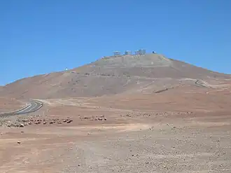 Vue du Cerro Paranal avec le Très Grand Télescope (VLT) à son sommet.