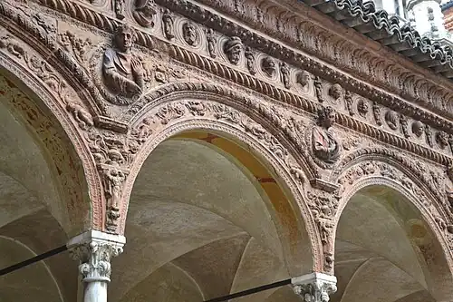 Détail du petit cloître.