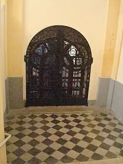 Descente à la crypte.