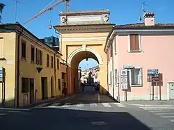 Porta Romane ou porta Santi