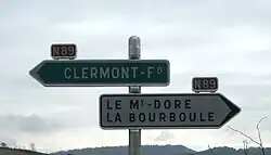 Panneaux de la Route nationale 89 à Ceyrat au débouché de la D 133 en provenance de Berzet et Saint-Genès-Champanelle (63).