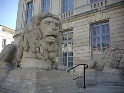 Lions de l'escalier.