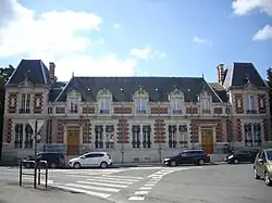 Sur la place de la Libération.