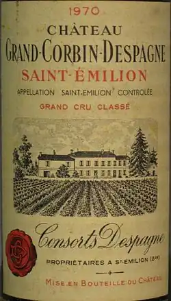 Château Grand Corbin-Despagne&nbsp;(en) (AOC saint-émilion grand cru) : étiquette traditionnelle avec une vue de la demeure seigneuriale.