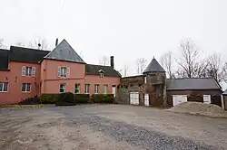 Le château à l'extrémité du village.