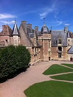 Château d'Ainay-le-Vieil (1500-1505).