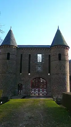L'ancienne porte d'entrée avec son pont-levis.