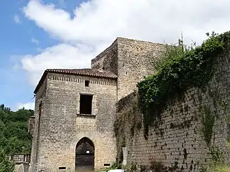 Entrée du château de Blanquefort-sur-Briolance