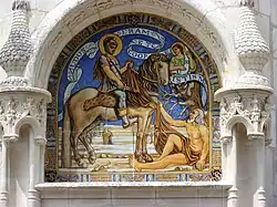 Photographie en couleurs d'une peinture représentant un cavalier et un piéton.