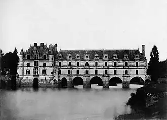 Photographie de la façade ouest par Gustave Le Gray en 1851.