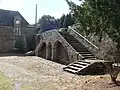 Château de Coëtbo : grand escalier extérieur.