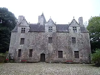 Château de Coat-Couraval : la façade.