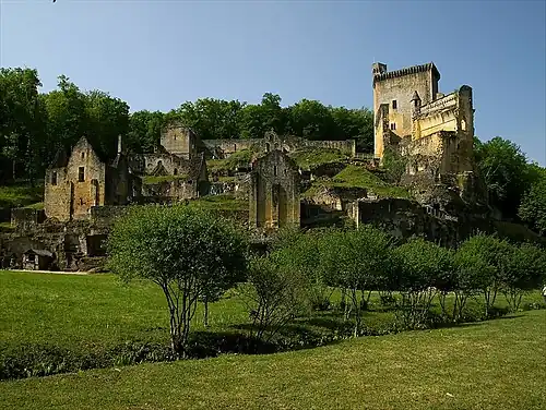La vallée de la Grande Beune au pied du château de Commarque.