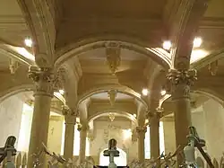 Abandon de la croisée d'ogives pour des caissons Renaissance (XVIe&nbsp;siècle).