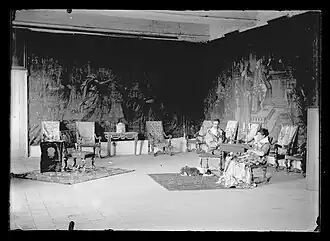 Reconstitution historique dans le grand salon du château - Photographie Eugène Trutat  (1840–1910).