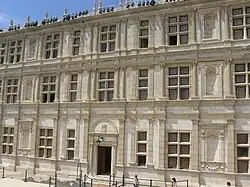 Façade sud du château de Grignan (1551-1556).