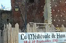 Drapeau de la Picardie au château de Ham.