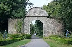 Le portail d'entrée.