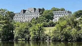 Le château de Lormoy.