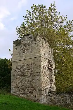 Les restes des remparts.