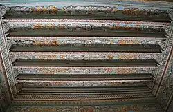 Plafond à la française.