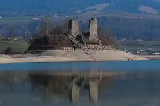 L'île d'Ogoz et ses châteaux en mars 2021.