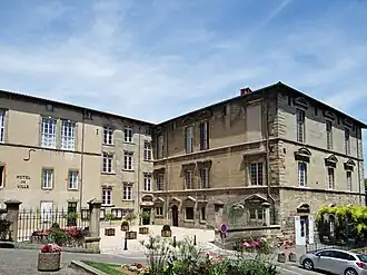 Le château neuf et la maison forte vus de la Place de l'Édit