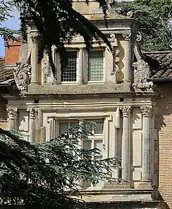 Fenêtres du château de Saint-Jory.