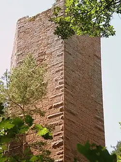 Gros plan sur la tour.