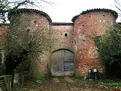 Château de la Bâtie, l'entrée.