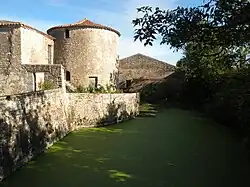 Partie médiévale du château.