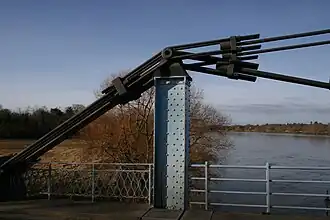 Jonction des câbles de retenue, de tête et porteurs