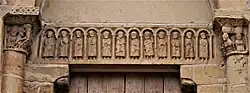 Linteau du portail latéral, représentant les douze apôtres.