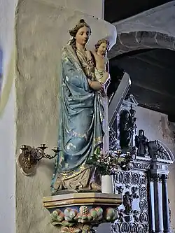 Vierge à l'Enfant XVIIe dans la croisée.