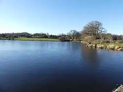 L'étang Pompeix complètement gelé.