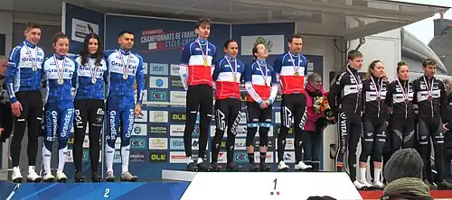 Podium relais mixte.