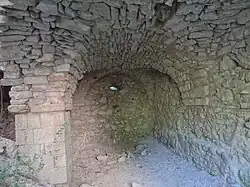 Salle voûtée du château des Graves.