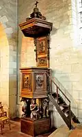 Chaire en chêne du XVIIe&nbsp;siècle.