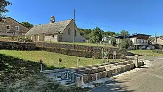 La fontaine-lavoir.