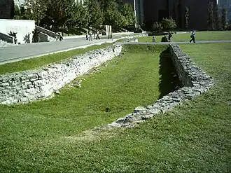 Vestiges des fortifications de Montréal, au Champ-de-Mars.