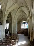 Collatéral sud, vue vers l'est ; au bout, le déambulatoire.