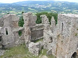 Cour haute, "Grand-Tour" et Tour de la Chambre du coin".