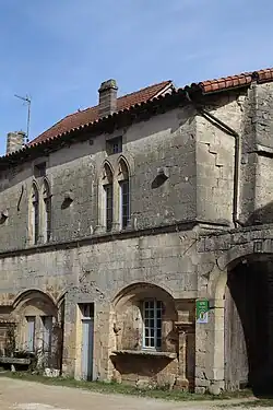 Maison médiévale inscrite monument historique.