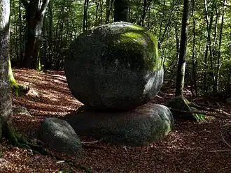 La « Pierre qui croule ».