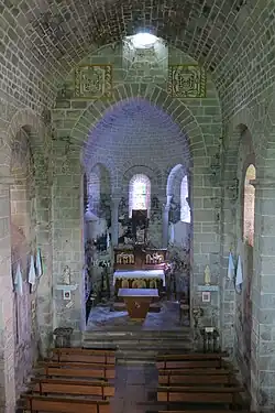 Nef et sanctuaire, vus de l'ouest vers l'est, depuis la tribune sous le clocher.