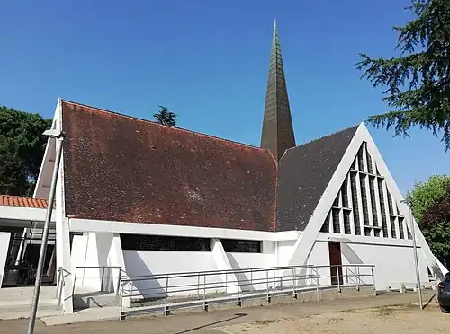 Chapelle du groupe scolaire privé Jean-Cassaigne (ancien petit séminaire) au n°1120 chemin de Thore, à Mont-de-Marsan.
