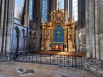 Photo de la chapelle avec la nouvelle grille de clôture depuis le déambulatoire